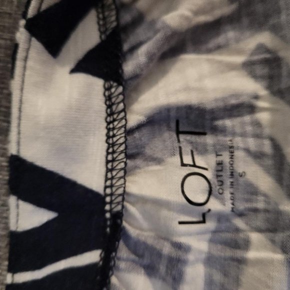 Loft Outlet Navy and White Sleeveless Blouse - Picture 5 of 5